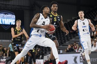 Xavier Green et Fribourg ont battu Monthey KEYSTONE/JEAN-CHRISTOPHE BOTT